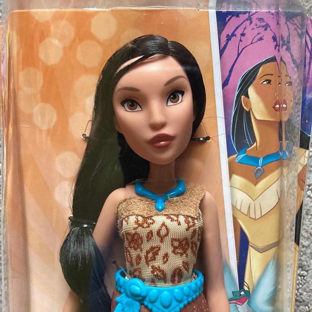 NIB Bundle 2 Disney Princess Royal Shimmer Belle & Pocahontas dolls - Picture 5 of 7